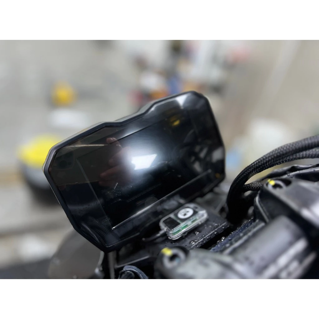 SF V4 SP2 大燈兩件組 儀表 TPU 犀牛皮