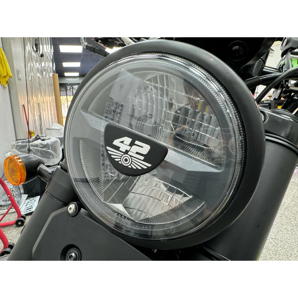 2023 JAWA 42 Bobber 大燈 儀表 犀牛皮 TPU